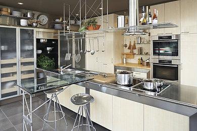 《赛博朋克2077：往日之影》CG预告 画质逼真、效果出色